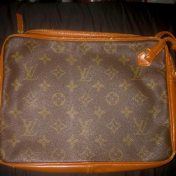LV Mono Cosmetic pouch Pre loved - Picture 1 of 3